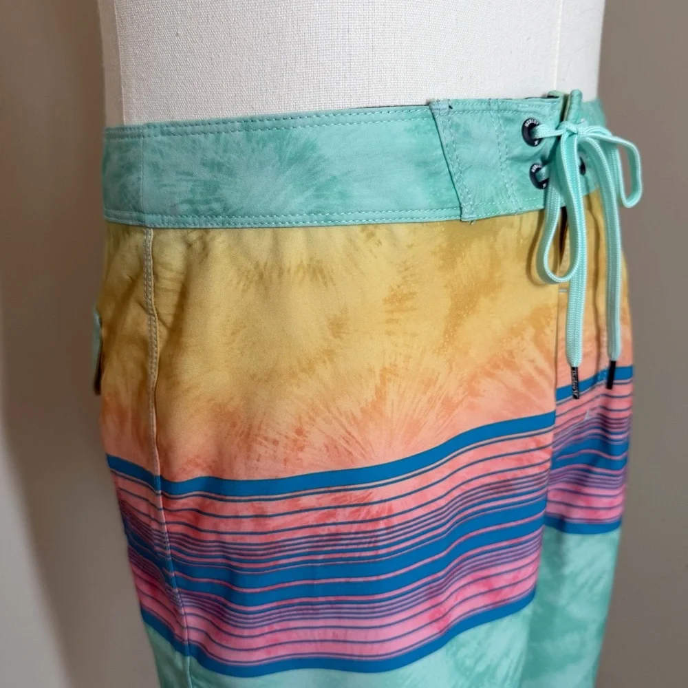 Hurley Men’s Phantom Weekender- SZ 29 - 20” Boardshorts Multicolors